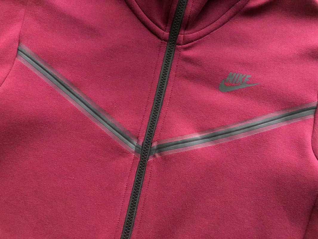 NIKE TECH FLEECE HOODIE X BURGUNDY