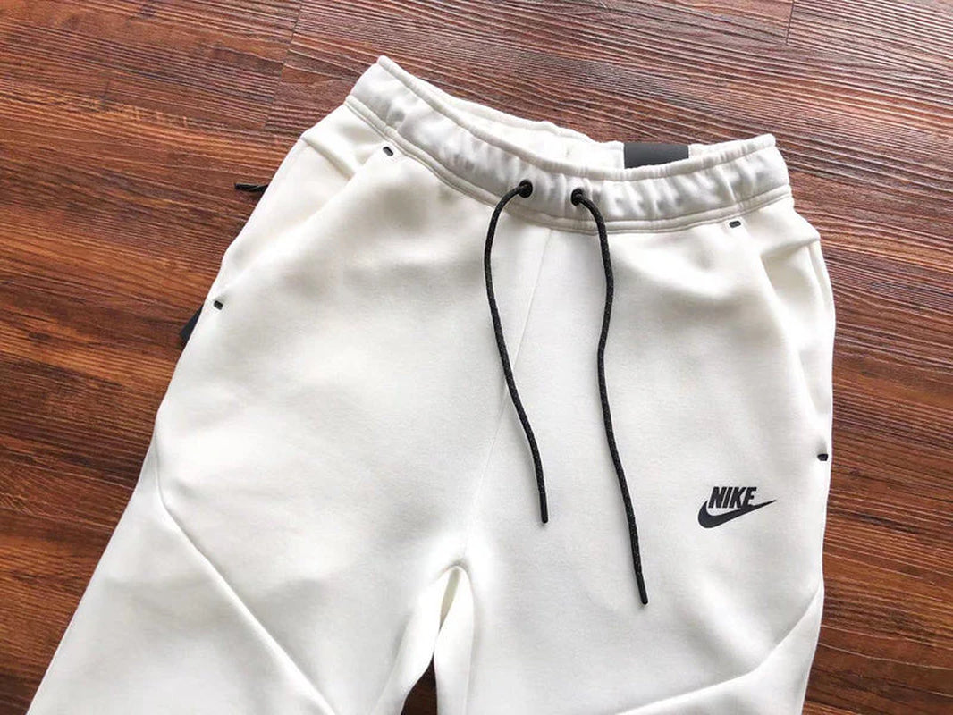 NIKE TECH FLEECE PANTS X WHITE