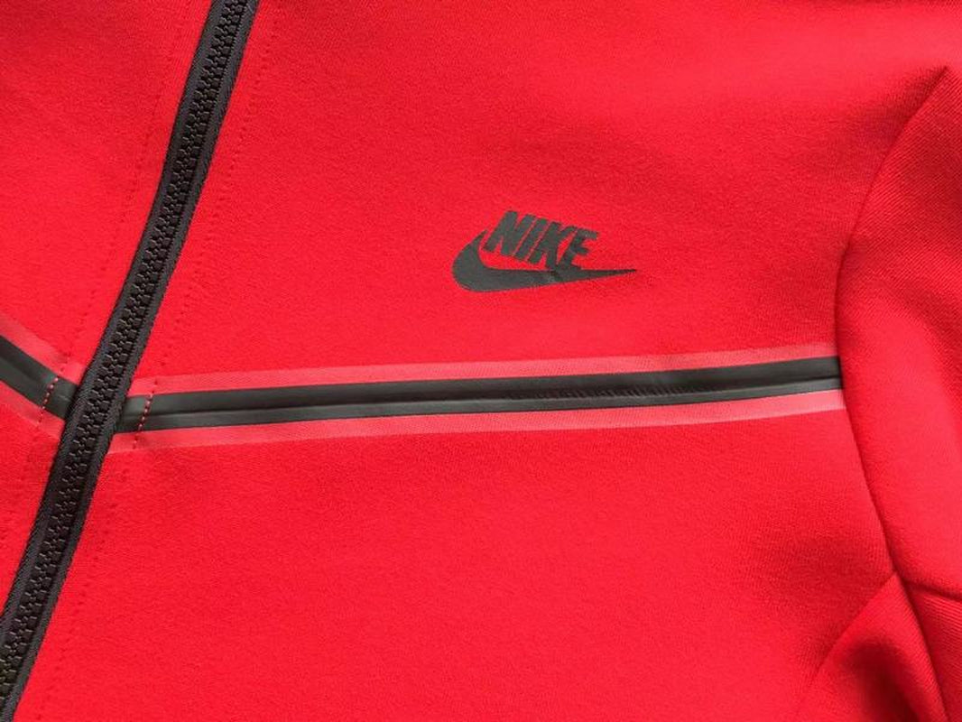 NIKE TECH FLEECE HOODIE X UNIVERSITY RED